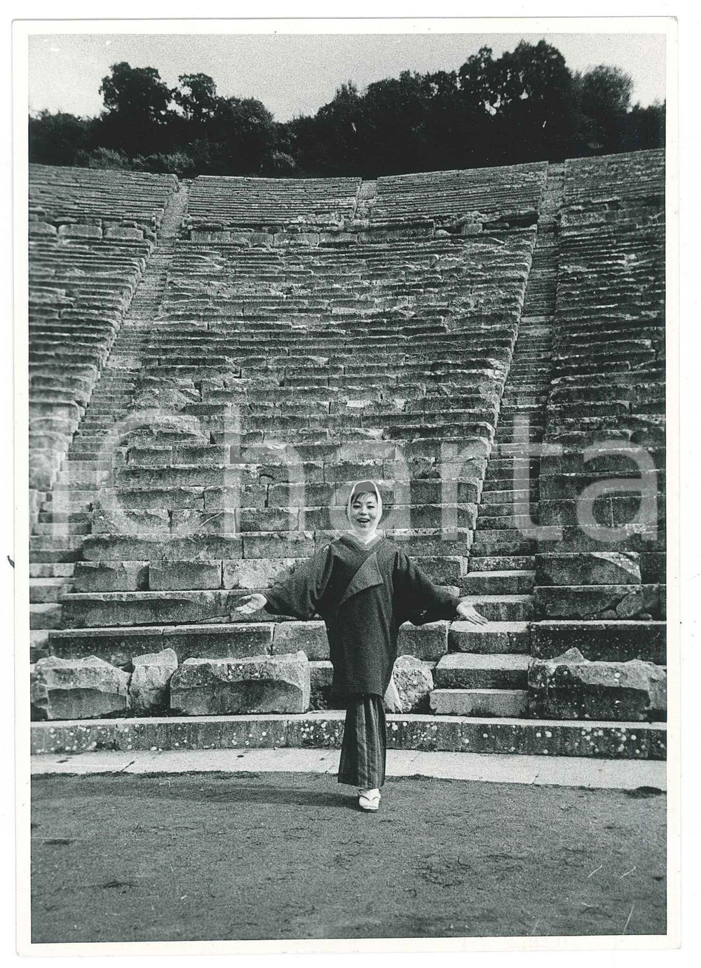 1966 ITALIA - Soprano Chitose MATSUMOTO in un anfiteatro romano - Foto 13x18 cm