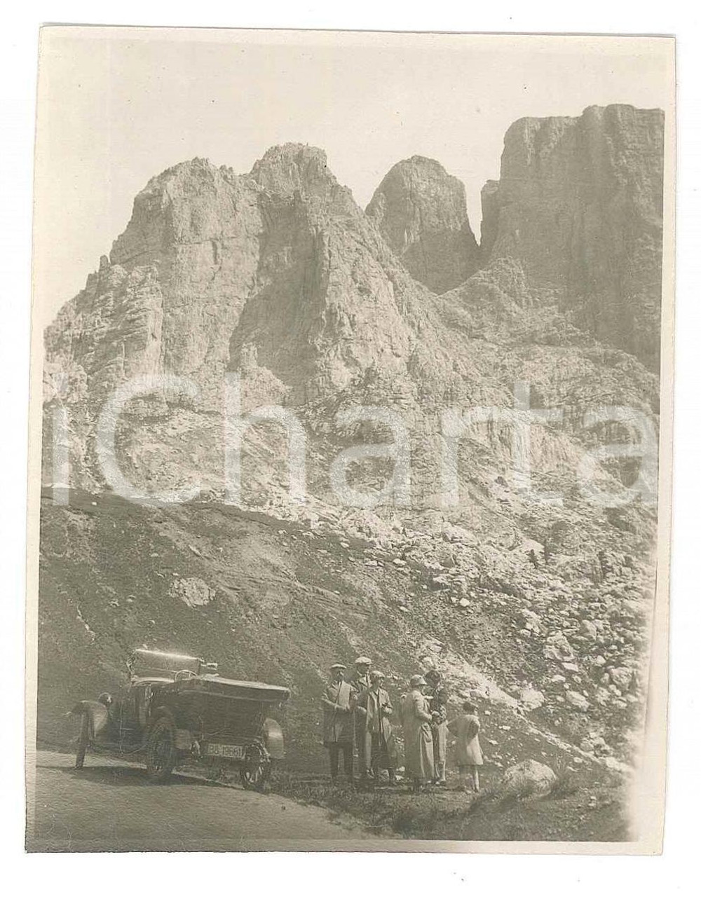 Fotografia d epoca originale 1925 DOLOMITI Escursionisti con auto al PASSO SELLA  Fotografia 8x10 cm 1
