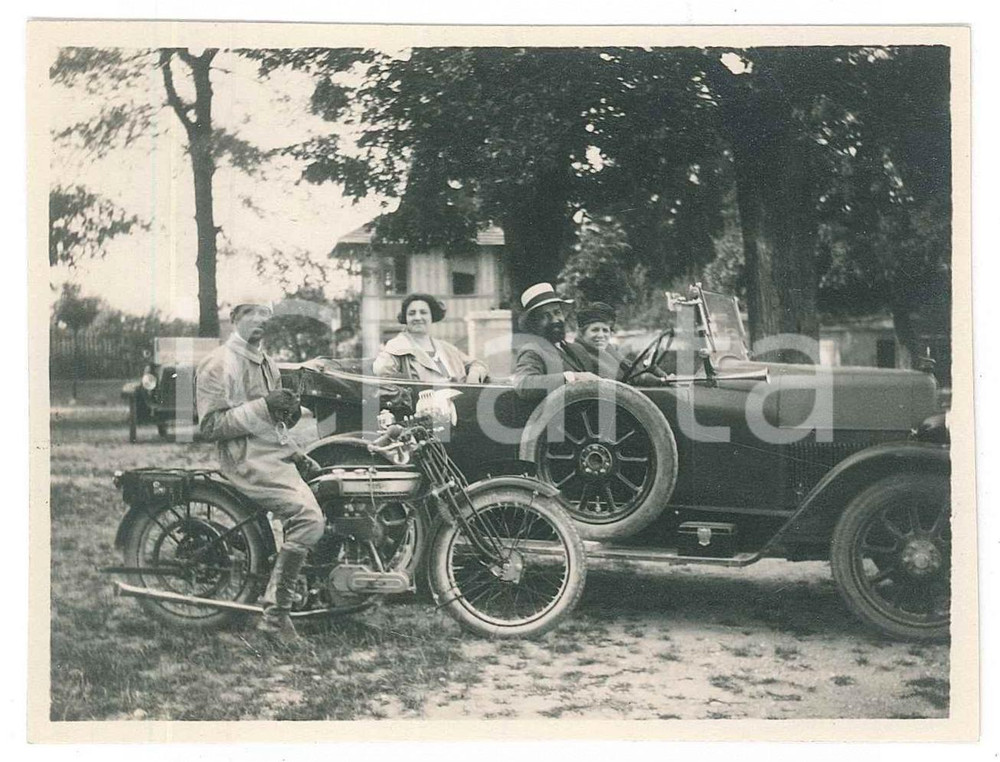 Fotografia d epoca originale 1925 TRENTINO LocalitÃ  TETTO DELLA CROCE  Escursionisti in auto e in moto Foto 1