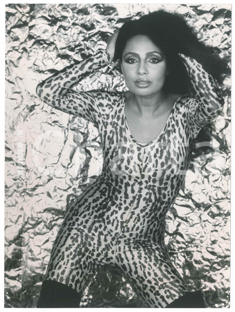 Fotografia d epoca originale 1979 MUSICA ITALIA Lara SAINT PAUL in tuta animalier  Foto 18x24 cm 1