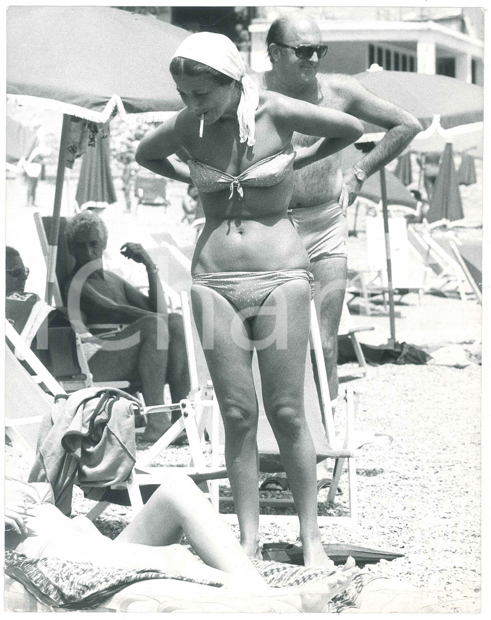 Fotografia d epoca originale 1973 COSTUME ITALIA Franca FALDINI in bikini al mare Foto 20x30 cm 2 1