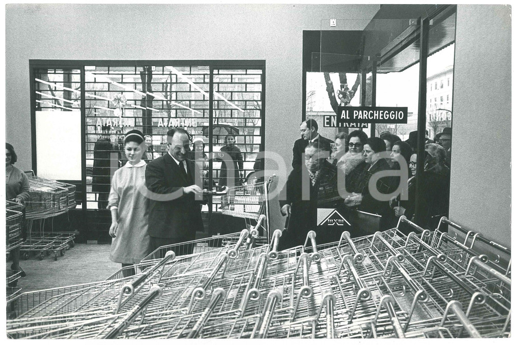 Fotografia d epoca originale 1975 ca COSTUME MILANO Supermercato MAX MARKET  Ingresso Foto 29x19 cm 1