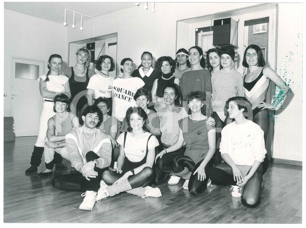 Fotografia d epoca originale 1984 COSTUME Lara SAINTPAUL alla scuola di Aerobic Dance  Foto 24x18 cm 1