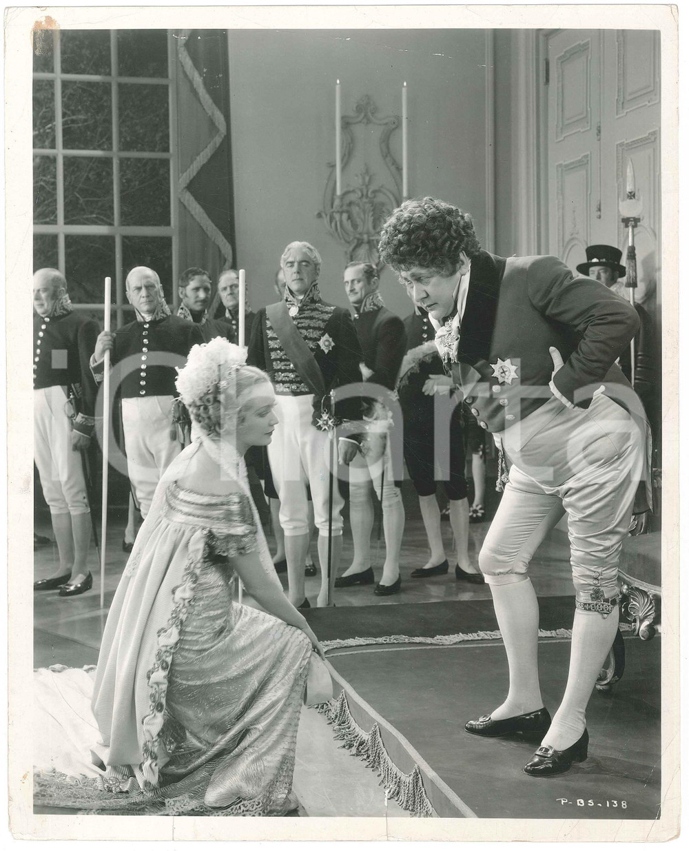 Fotografia d epoca originale 1935 Film Becky Sharp  Miriam HOPKINS Olaf HYTTEN  Scene at court Photo 1