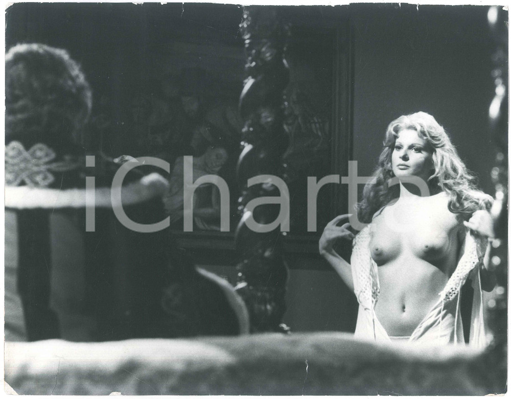 Fotografia d epoca originale 1974 CINEMA Film EROTICO Lucrezia giovane  Simonetta STEFANELLI Foto 30x24 1