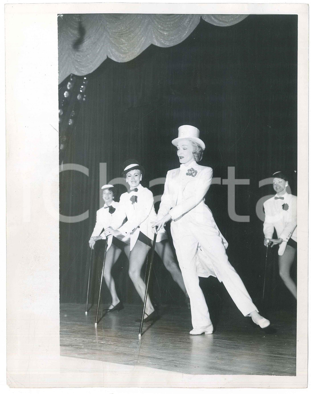 1959 LAS VEGAS - Hotel Sahara - Marlene DIETRICH in a dance routine *Photo