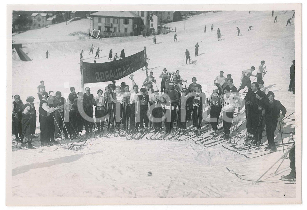1933 COSTA IMAGNA (BG) Gruppo di sciatori al traguardo *Foto 18x13 cm