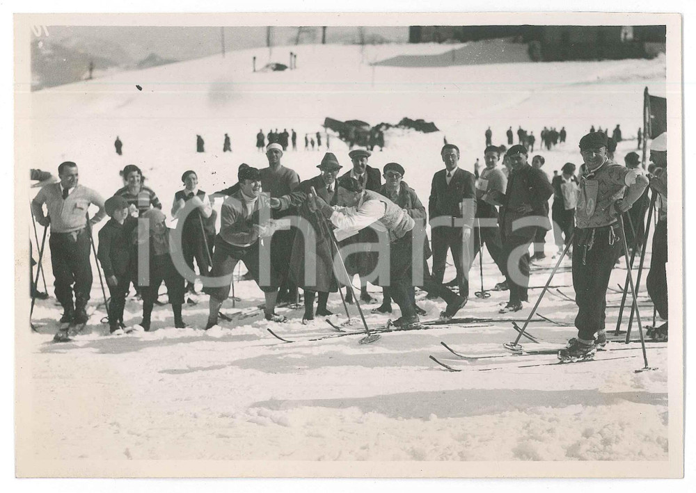 Fotografia d epoca originale 1933 COSTA IMAGNA BG Gruppo di sciatori  La rincorsa Foto 18x13 cm 1