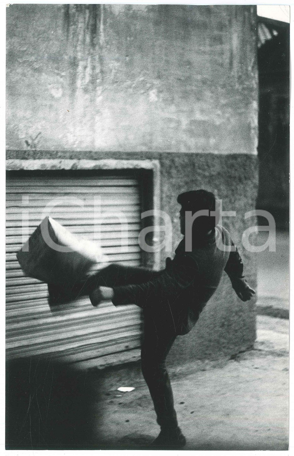 1970 ca MILANO - PERIFERIE - Emarginazione - Gioco in strada *Foto 15x24 cm