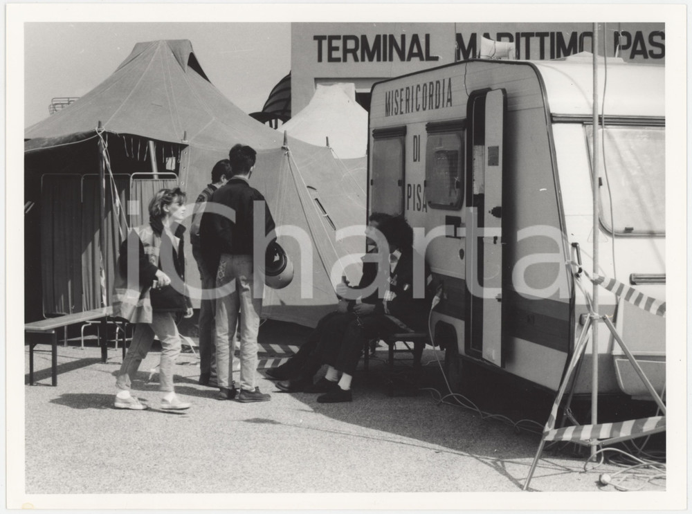 Fotografia d epoca originale 1991 LIVORNO Disastro del MOBY PRINCE  Campo soccorsi Foto 24x18 cm 1