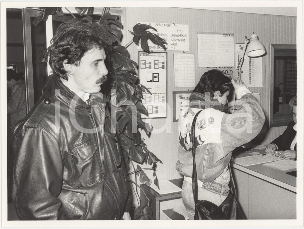 Fotografia d epoca originale 1985 ca COSTUME ITALIA  RAI  Anna PETTINELLI con il compagno in portineria 2 1