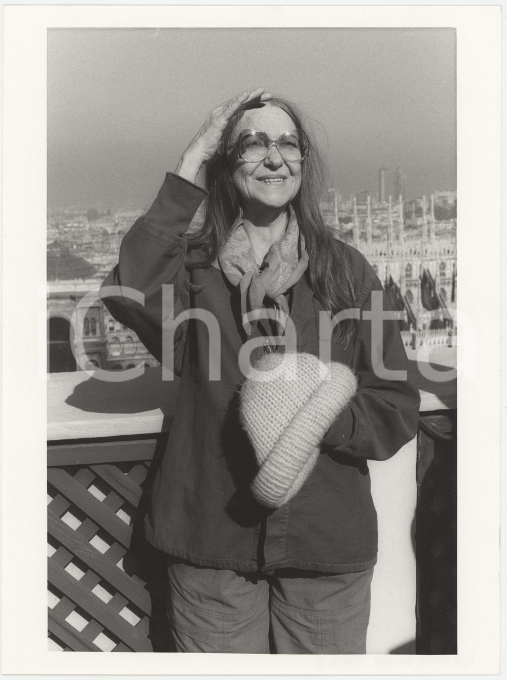 Fotografia d epoca originale 1985 ca MILANO Attrice Geraldine PAGE in terrazza vista Duomo 1 Foto 1