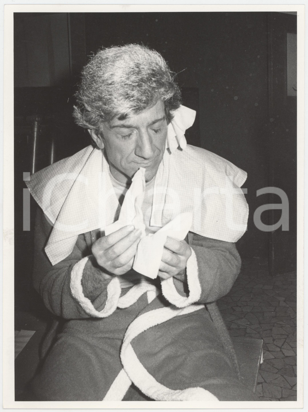 Fotografia d epoca originale 1986 RAI UNO Io a modo mio  Gigi PROIETTI al trucco 3  Foto 18x24 cm 1