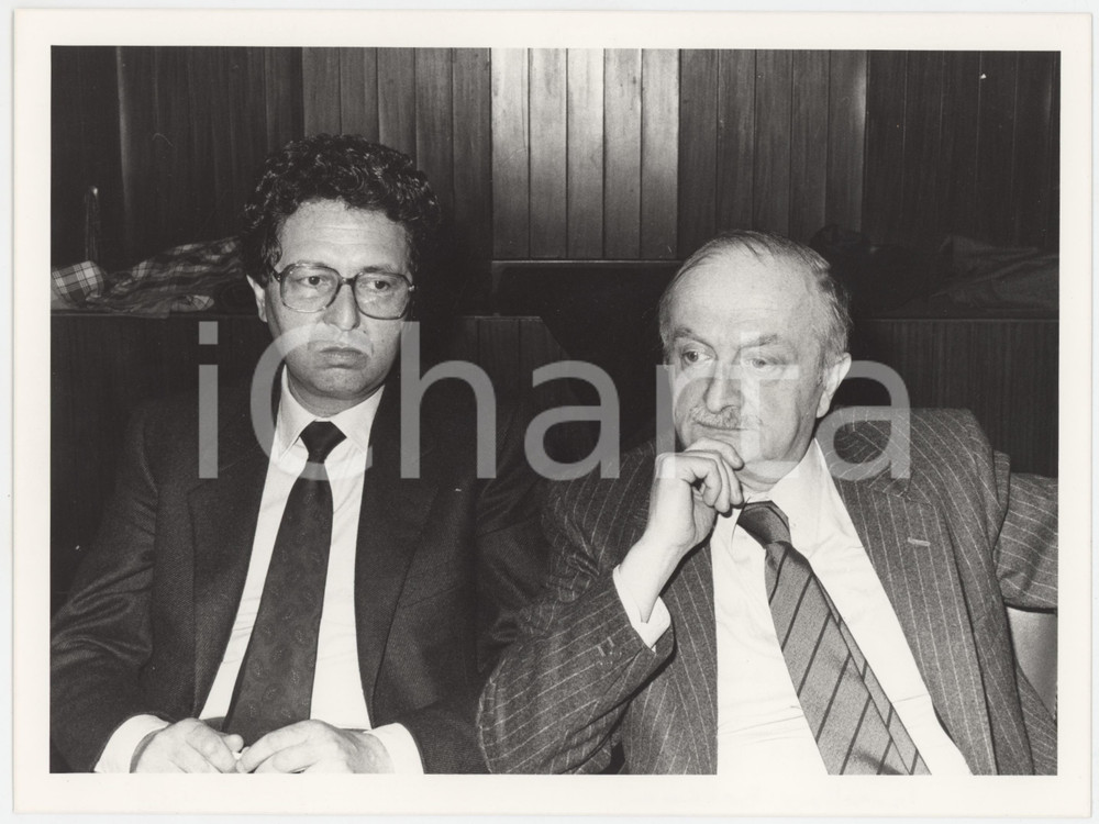 Fotografia d epoca originale 1985 ca MILANO Roberto MAZZOTTA con Sergio VACCA  prorettore BOCCONI  Foto 1