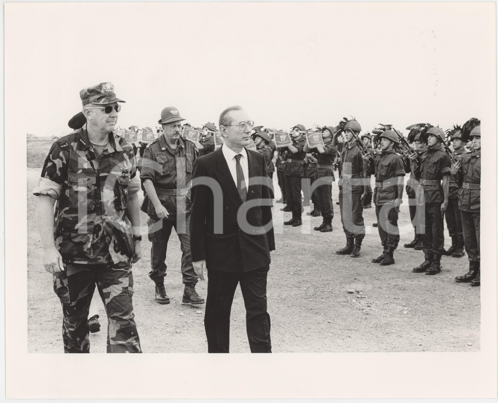 Fotografia d epoca originale 1987 ESERCITO ITALIANO Sottosegretario Angelo PAVAN passa in rassegna le truppe 1