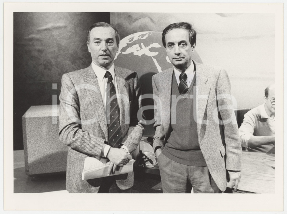 Fotografia d epoca originale 1985 ca TV ITALIA  Piero ANGELA nello  studio di Quark  Foto 18x24 cm 2 1