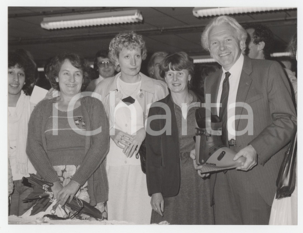 Fotografia d epoca originale 1985 ca SCI George SALOMON alla festa per il milionesimo scarpone Foto 18x14 cm 1