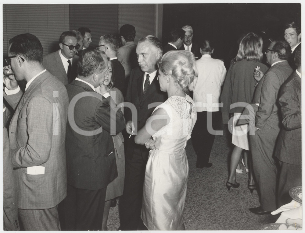 Fotografia d epoca originale 1964 FIERA DI MILANO Primo MACEF  Rinfresco per le autoritÃ   Foto 24x18 cm 1