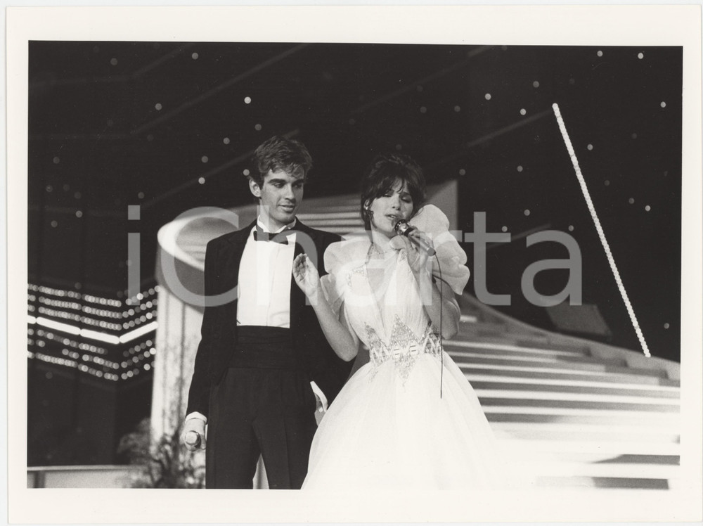 Fotografia d epoca originale 1984 FESTIVAL DI SANREMO Pierre COSSO Bonnie BIANCO 2 Foto 18x24 cm 1