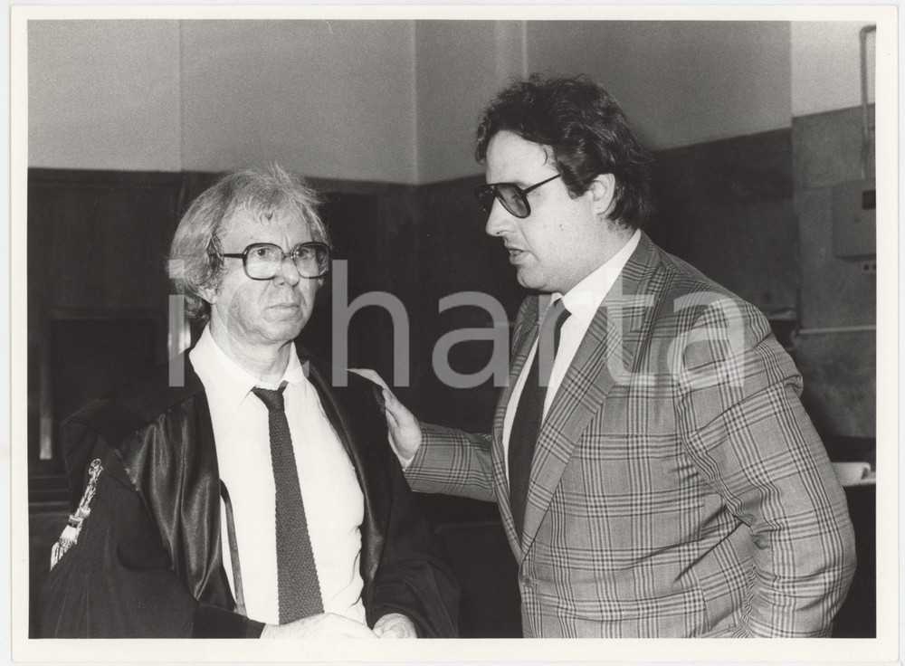 Fotografia d epoca originale 1985 Tribunale di MILANO  Avvocato Vittorio D AJELLO Foto 24x18 cm 1