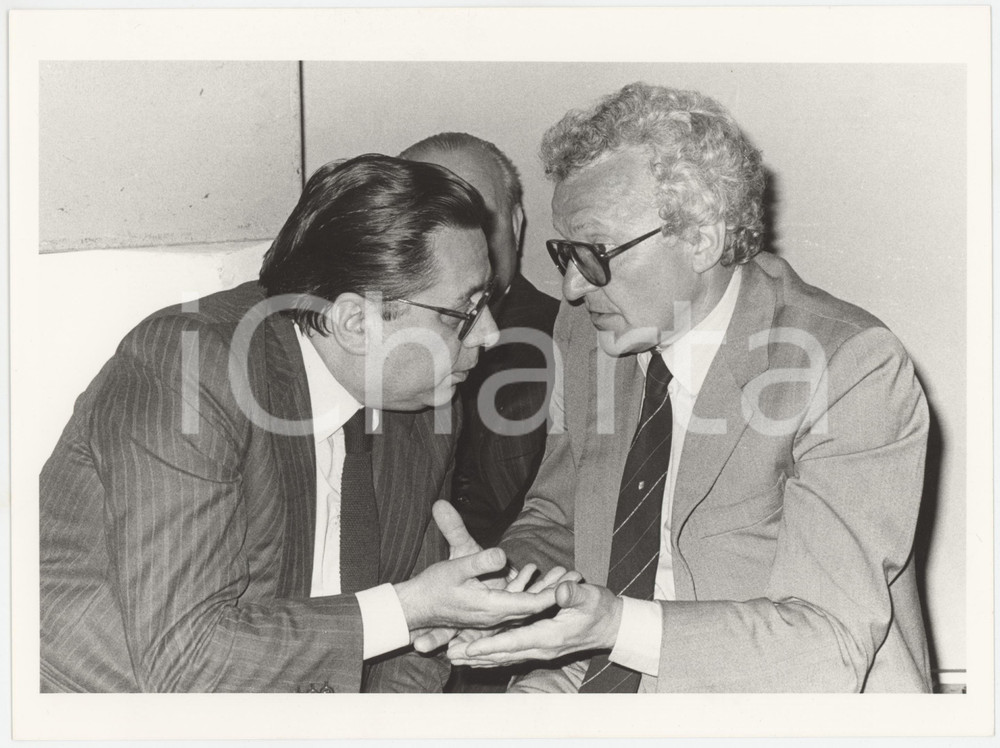 Fotografia d epoca originale 1985 ca COSTUME Agostino PACI presidente INTERSIND con Paolo BENZONI ad SIP 1