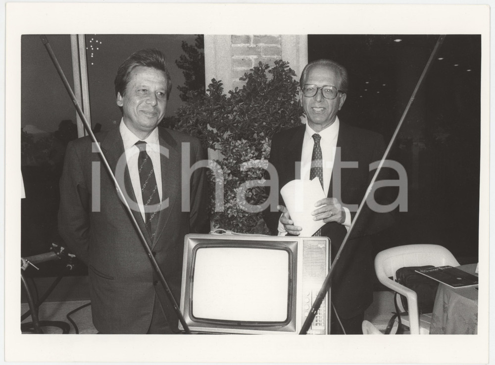 Fotografia d epoca originale 1985 ca RAI TV  Pio DE BERTI Emmanuele MILANO dirigenti Foto 1