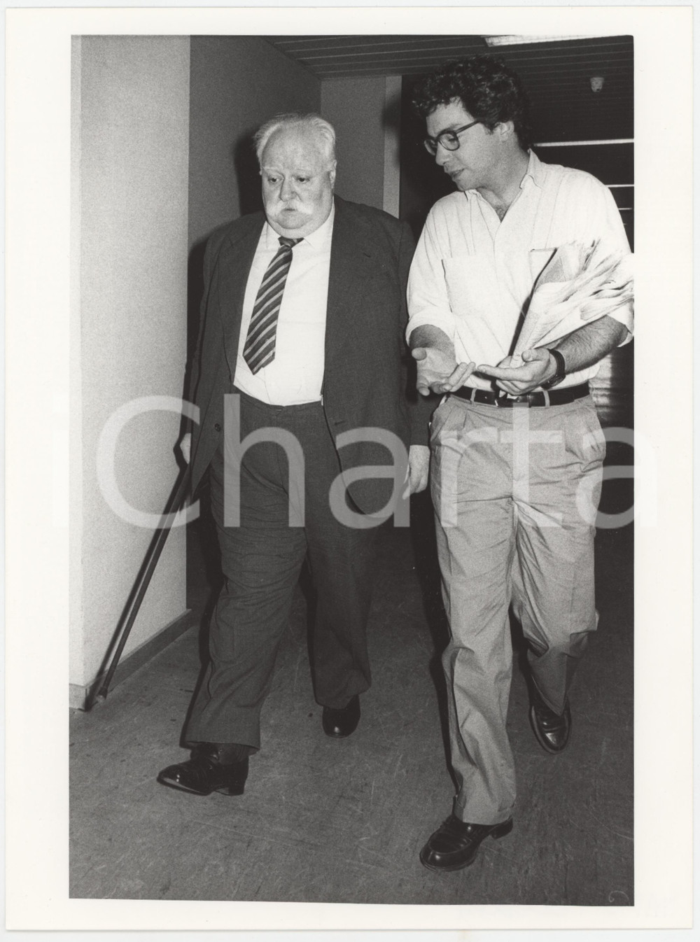 Fotografia d epoca originale 1985 ca POLITICA  MSI  Arrivo di Mario TEDESCHI  Foto 18x24 cm 1