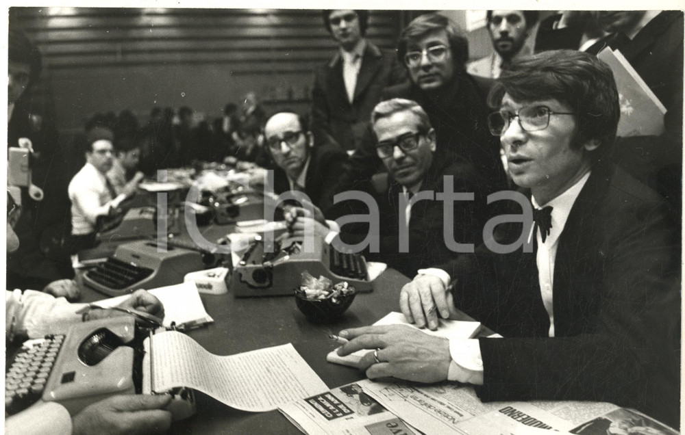 Fotografia d epoca originale 1971 FESTIVAL DI SANREMO Nicola DI BARI in sala stampa  Foto 30x20 cm 1