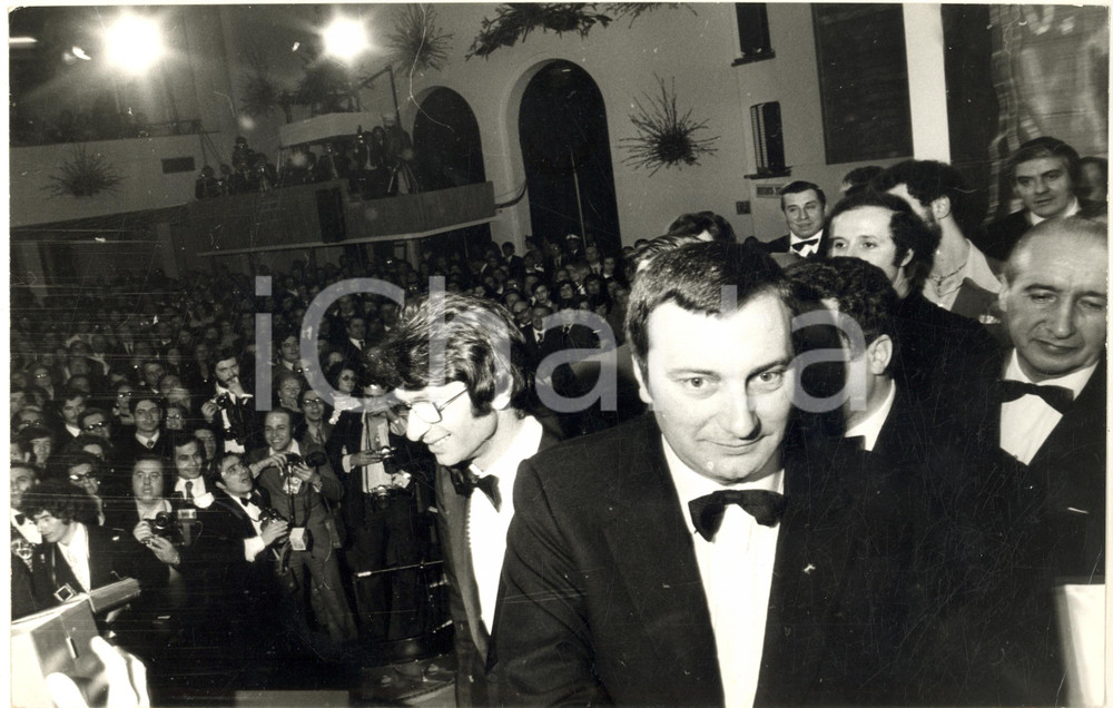 Fotografia d epoca originale 1971 FESTIVAL DI SANREMO Nicola DI BARI esce dal palco  Foto 30x20 cm 1