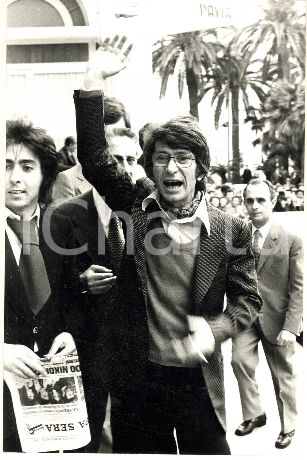 Fotografia d epoca originale 1970 ca FESTIVAL DI SANREMO ? Nicola DI BARI saluta il pubblico  Foto 1
