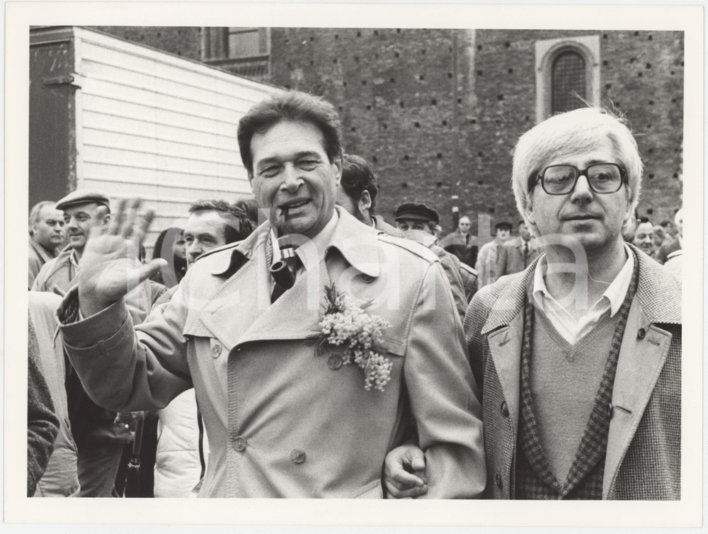 Fotografia d epoca originale 1985 MILANO  PSI Luciano LAMA durante comizio  Foto 24x17 cm 4 1