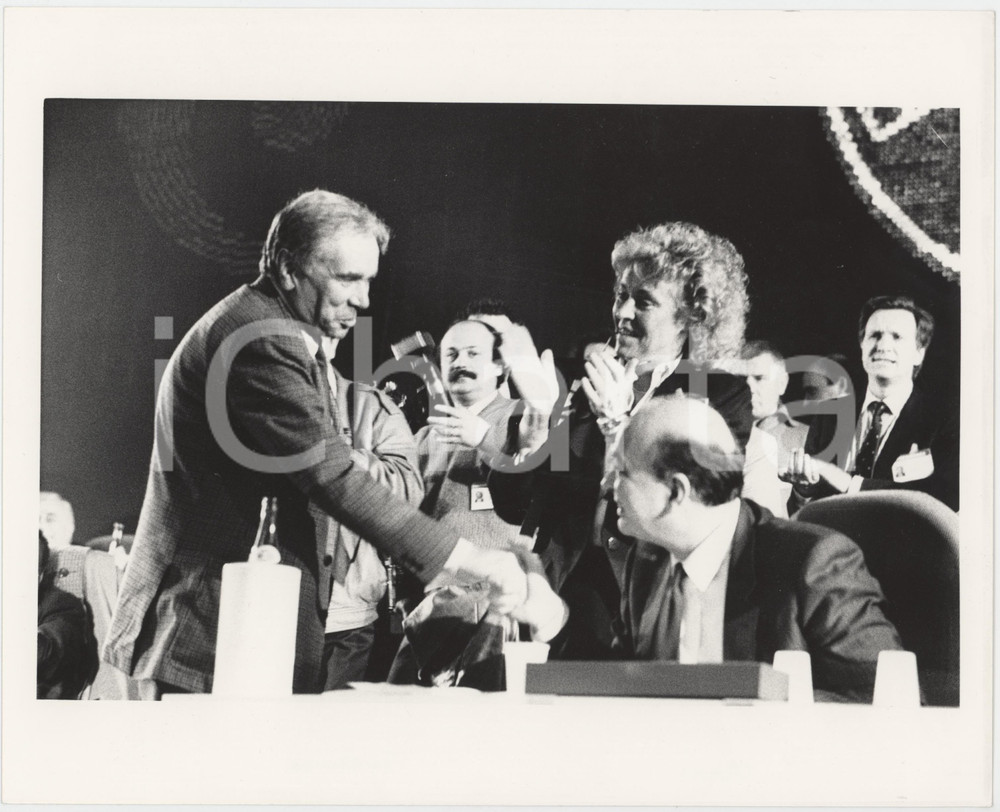 Fotografia d epoca originale 1987 XLIV Congresso PSI Bettino CRAXI stringe la mano a Enzo TORTORA Foto 1 1