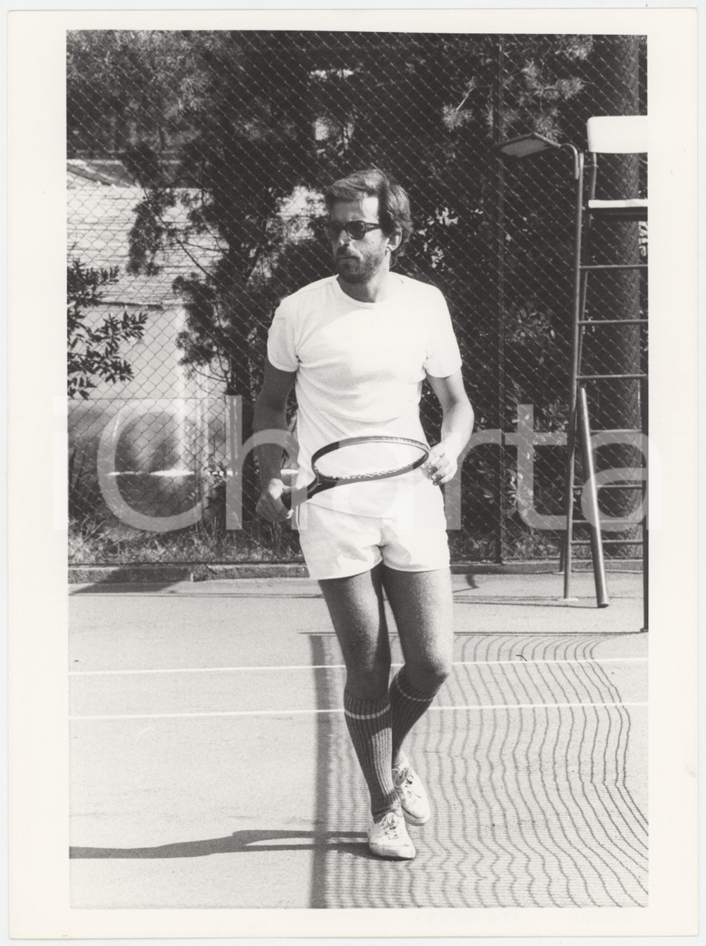 Fotografia d epoca originale 1990 ca ITALIA  COSTUME Nanni MORETTI gioca a tennis  Foto 17x24 cm 1