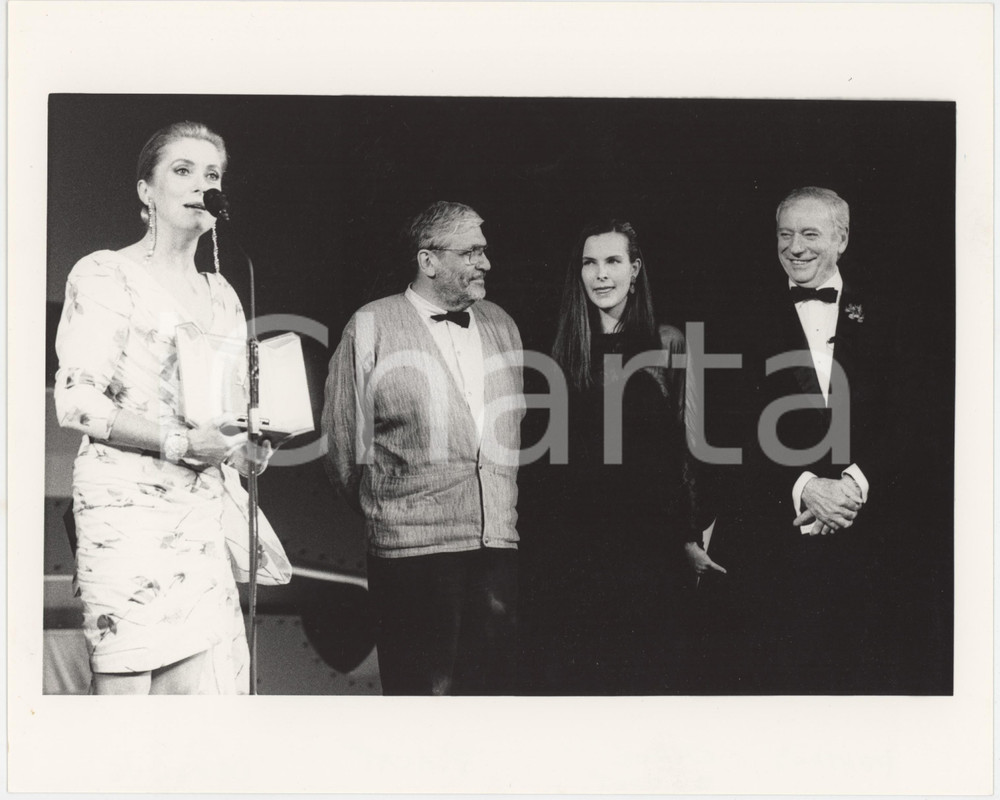 Fotografia d epoca originale 1989 CANNES Catherine DENEUVE Yves MONTAND Carole BOUQUET Maurice PIALAT Foto 1