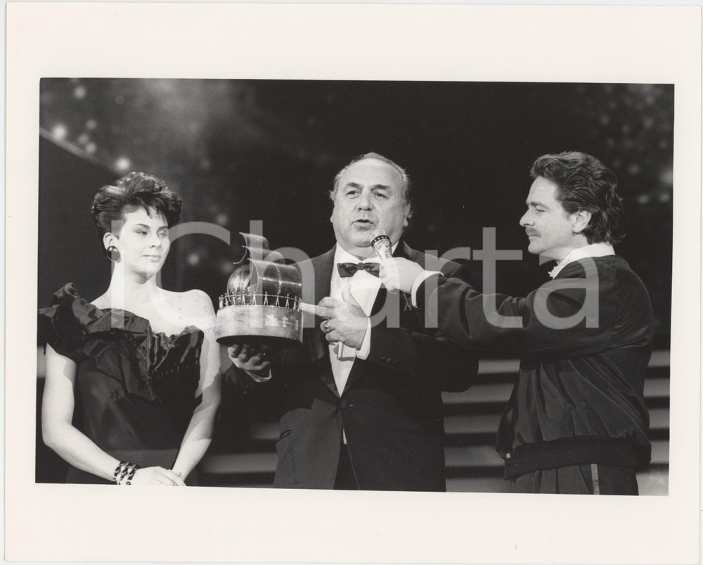 Fotografia d epoca originale 1989 FESTIVAL DI SANREMO Beppe GRILLO Rinaldo MAGNANI Foto 25x20 cm 1 1