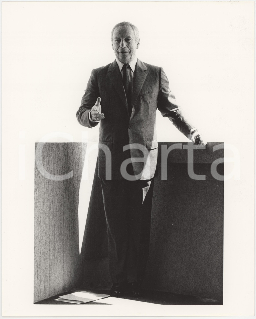 Fotografia d epoca originale 1989 FESTIVAL DI CANNES Yves MONTAND Ritratto attore  Foto 18x24 cm 2 1