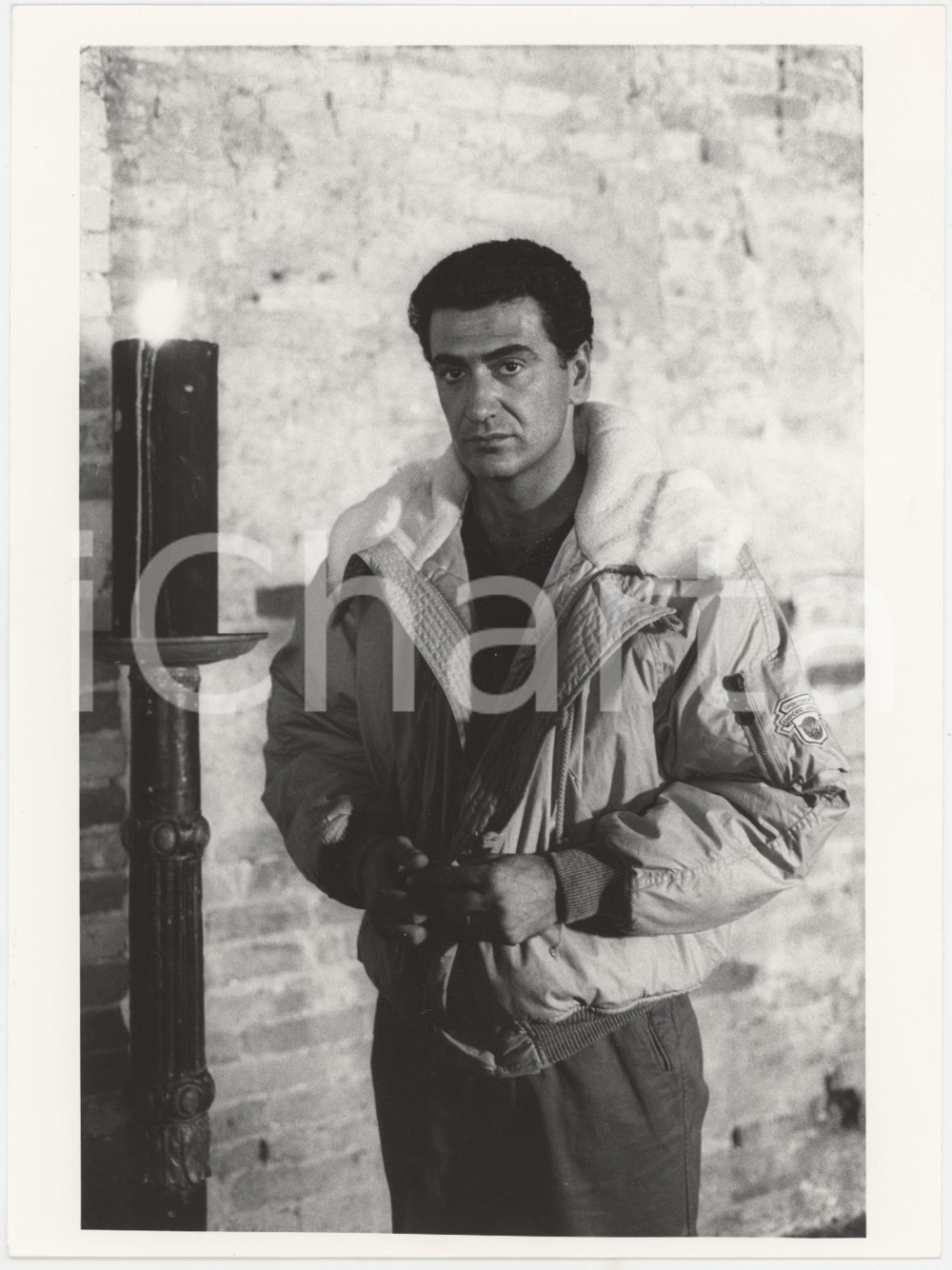 Fotografia d epoca originale 1990 ca CINEMA Yorgo VOYAGIS Ritratto dell attore  Foto 18x24 cm 1