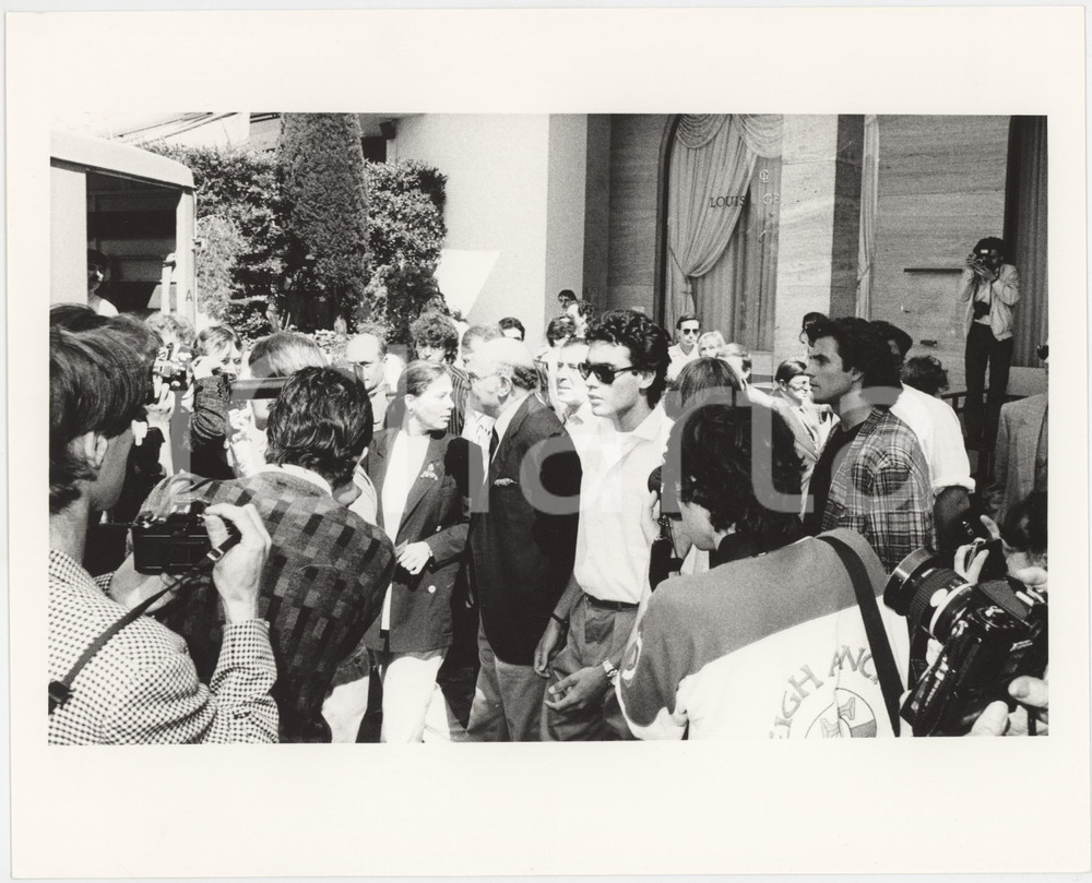 Fotografia d epoca originale 1990 ca FRANCIA  COSTUME Anthony DELON Ritratto dell attore  Foto 25x20 cm 3 1