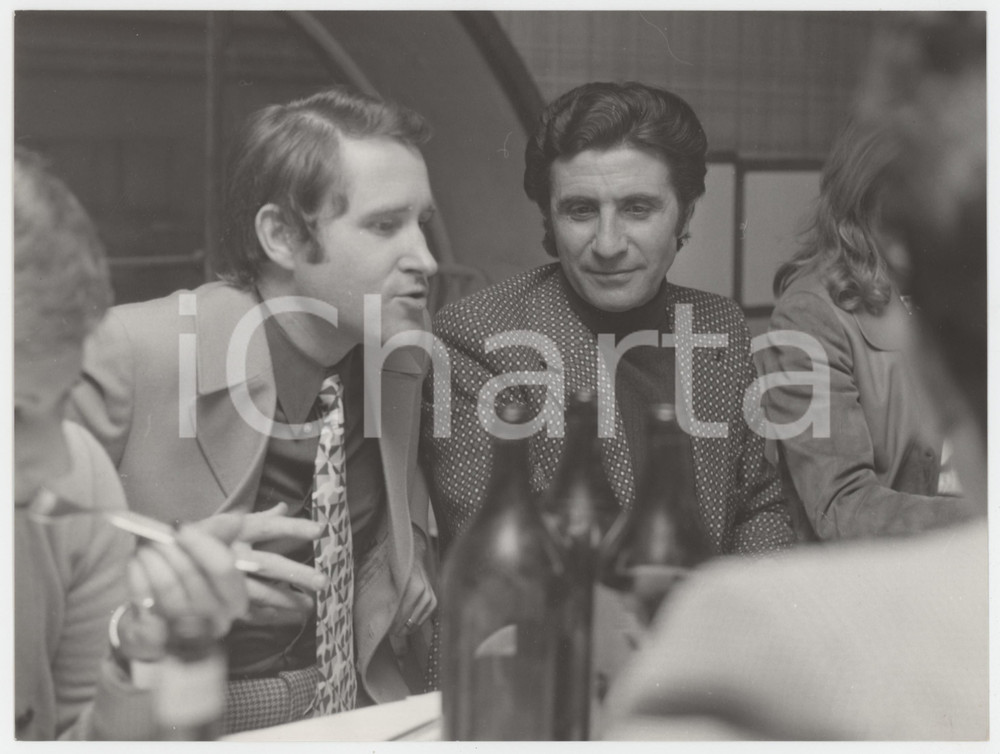 Fotografia d epoca originale 1975 ca FRANCE  MUSIC Gilbert BECAUD Ritratto del cantante  Foto 24x18 cm 2 1