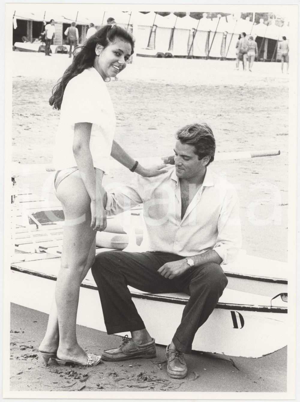 Fotografia d epoca originale 1985 ca VENEZIA LIDO Saverio VALLONE con la fidanzata Debora  Foto 18x24 cm 3 1