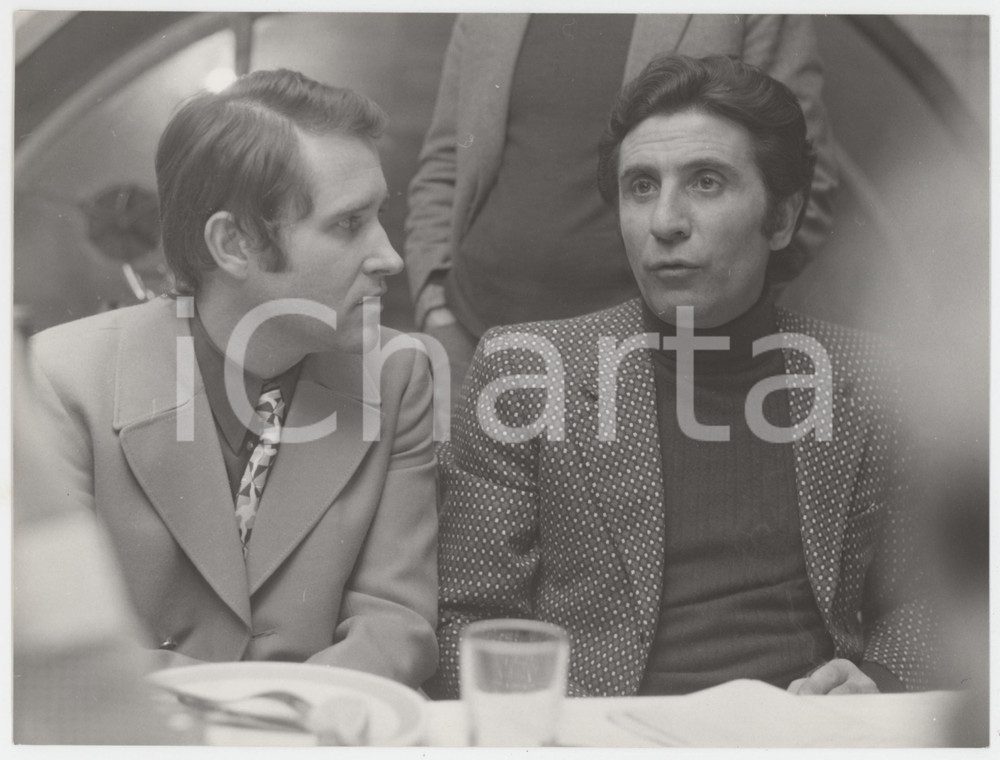 Fotografia d epoca originale 1975 ca FRANCE  MUSIC Gilbert BECAUD Ritratto del cantante  Foto 24x18 cm 1