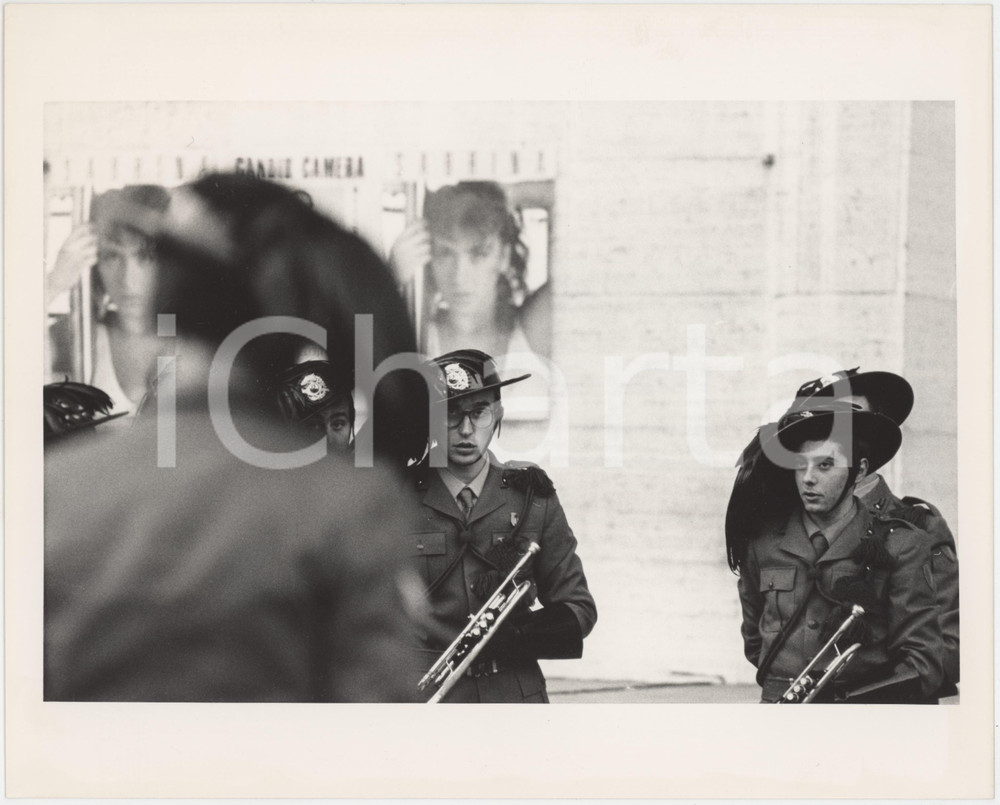 Fotografia d epoca originale 1985 ca MILANO  ESERCITO ITALIANO Fanfara dei bersaglieri  Foto 25x20 cm 1