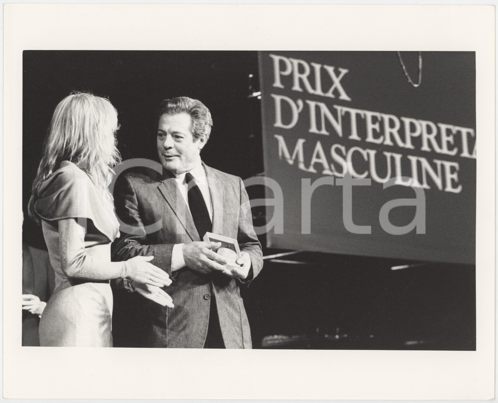Fotografia d epoca originale 1987 CANNES Marcello MASTROIANNI ritira Prix d interprÃ©tation masculine  Foto 1