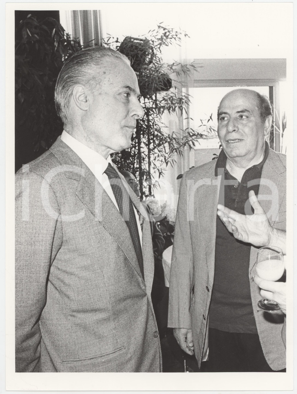 Fotografia d epoca originale 1985 ca ITALIA  COSTUME Lelio LAGORIO Carmine CIANFARANI Foto 18x24 cm 1