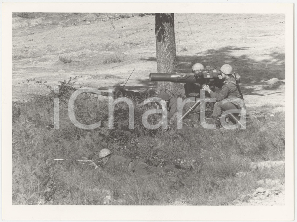 Fotografia d epoca originale 1985 ca ESERCITO ITALIANO  GRANDI MANOVRE Appostamento militare  Foto 28x14 cm 1