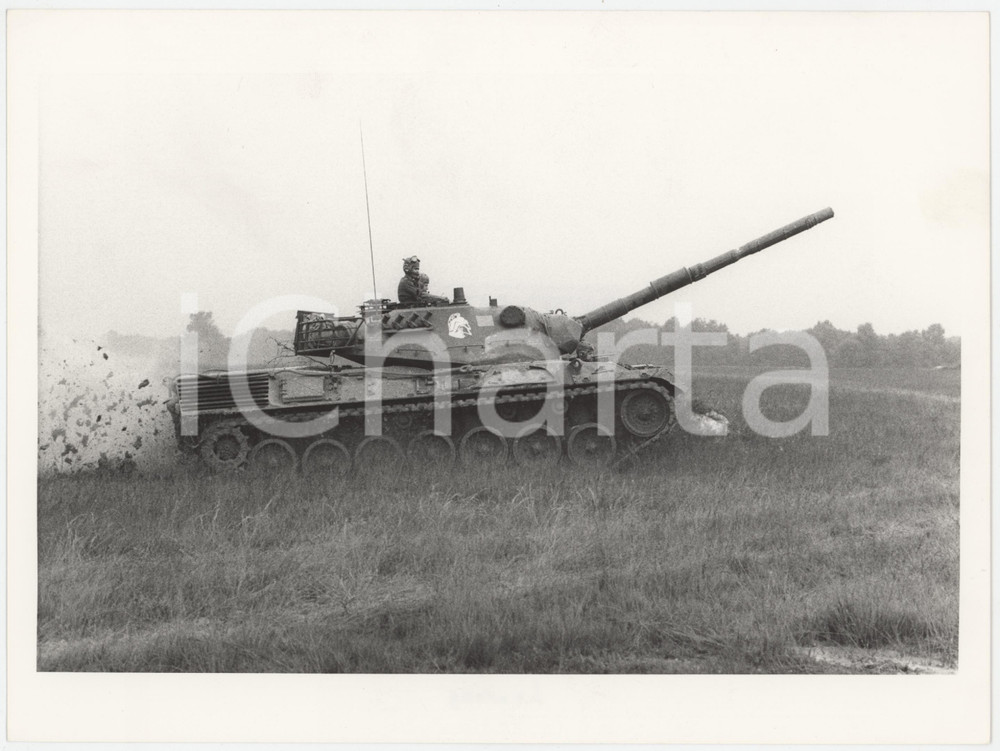 Fotografia d epoca originale 1985 ca ESERCITO ITALIANO  GRANDI MANOVRE Carro armato Leopard  Foto 28x14 cm 1