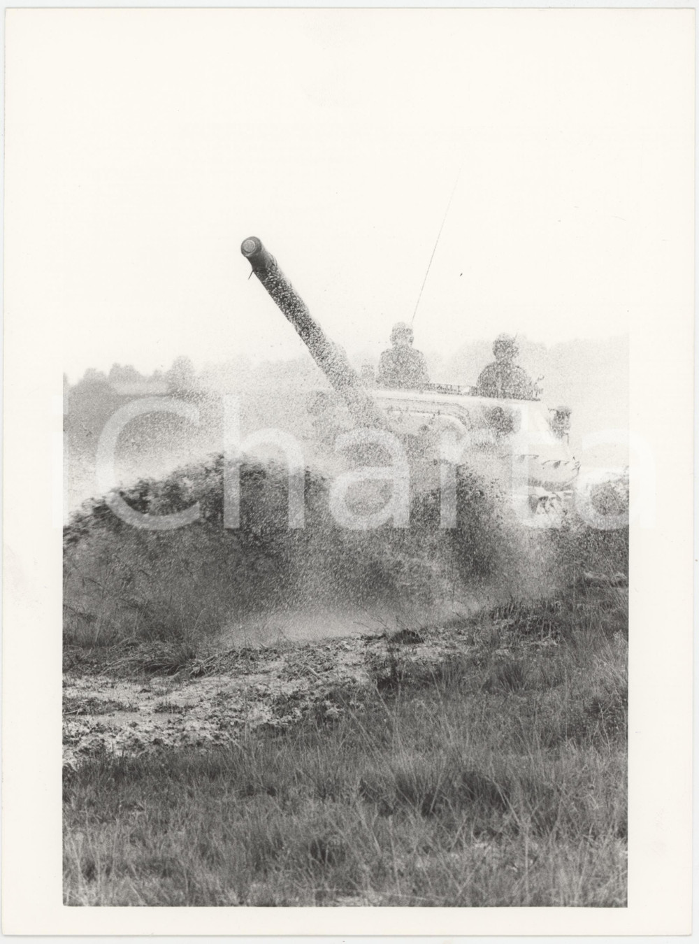 Fotografia d epoca originale 1985 ca ESERCITO ITALIANO  GRANDI MANOVRE Carro armato  Foto 14x28 cm 1