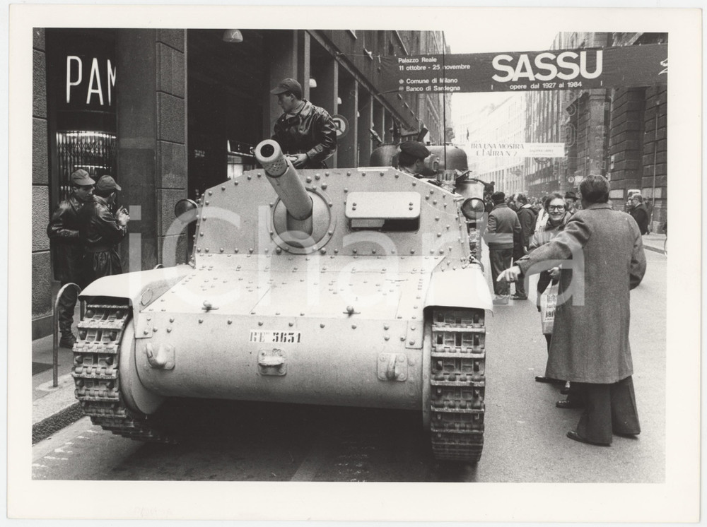 Fotografia d epoca originale 1985 ca MILANO  ESERCITO ITALIANO Carro armato in cittÃ   Foto 24x18 cm 2 1