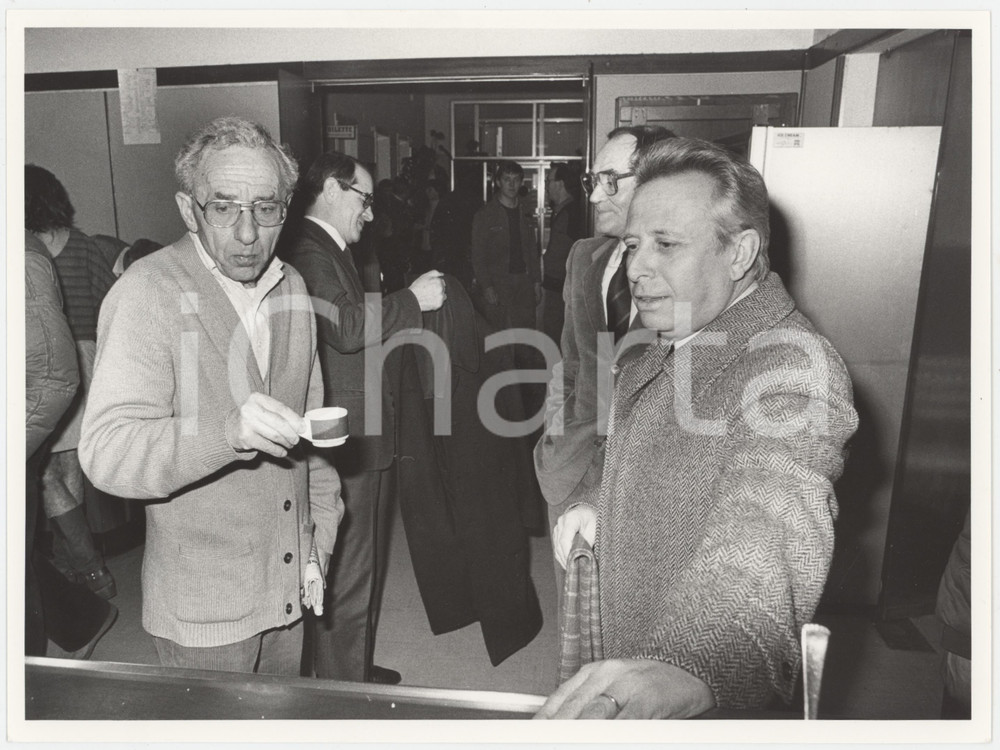 Fotografia d epoca originale 1985 RAI  COSTUME Luigi PINTOR Luigi GRANELLI Foto 24x18 cm 1