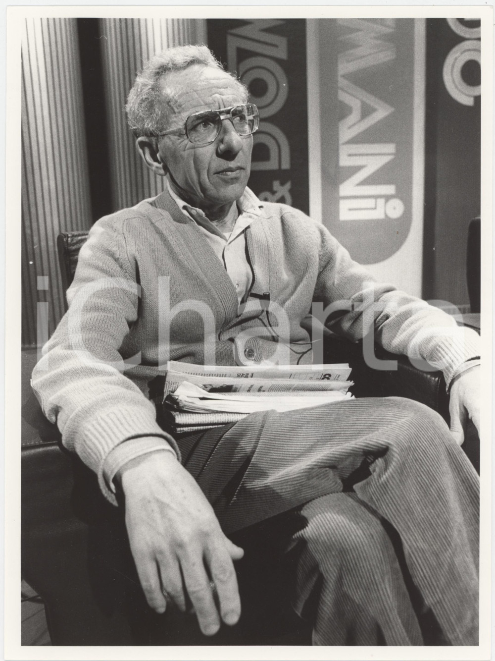 Fotografia d epoca originale 1985 RAI DUE  OGGI & DOMANI Luigi PINTOR Ritratto 18x24 cm 1